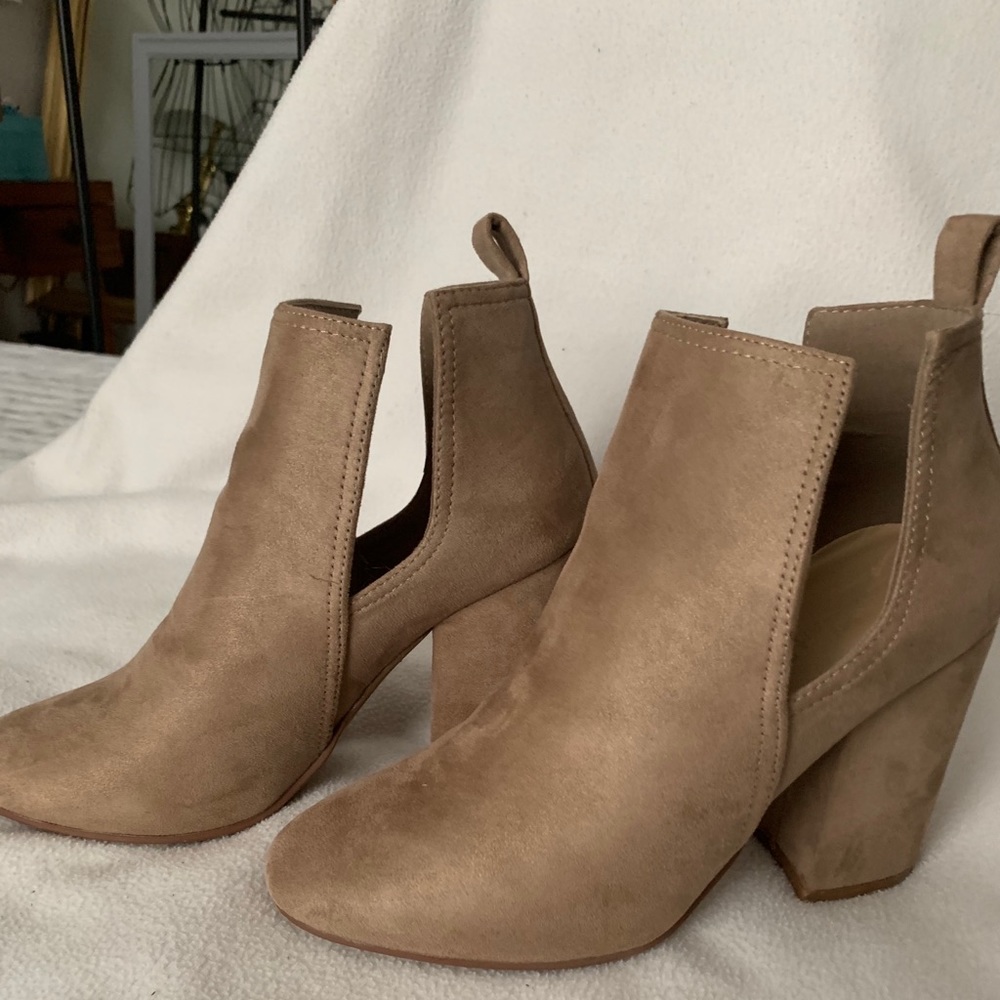 Boots - Picture 5 of 5